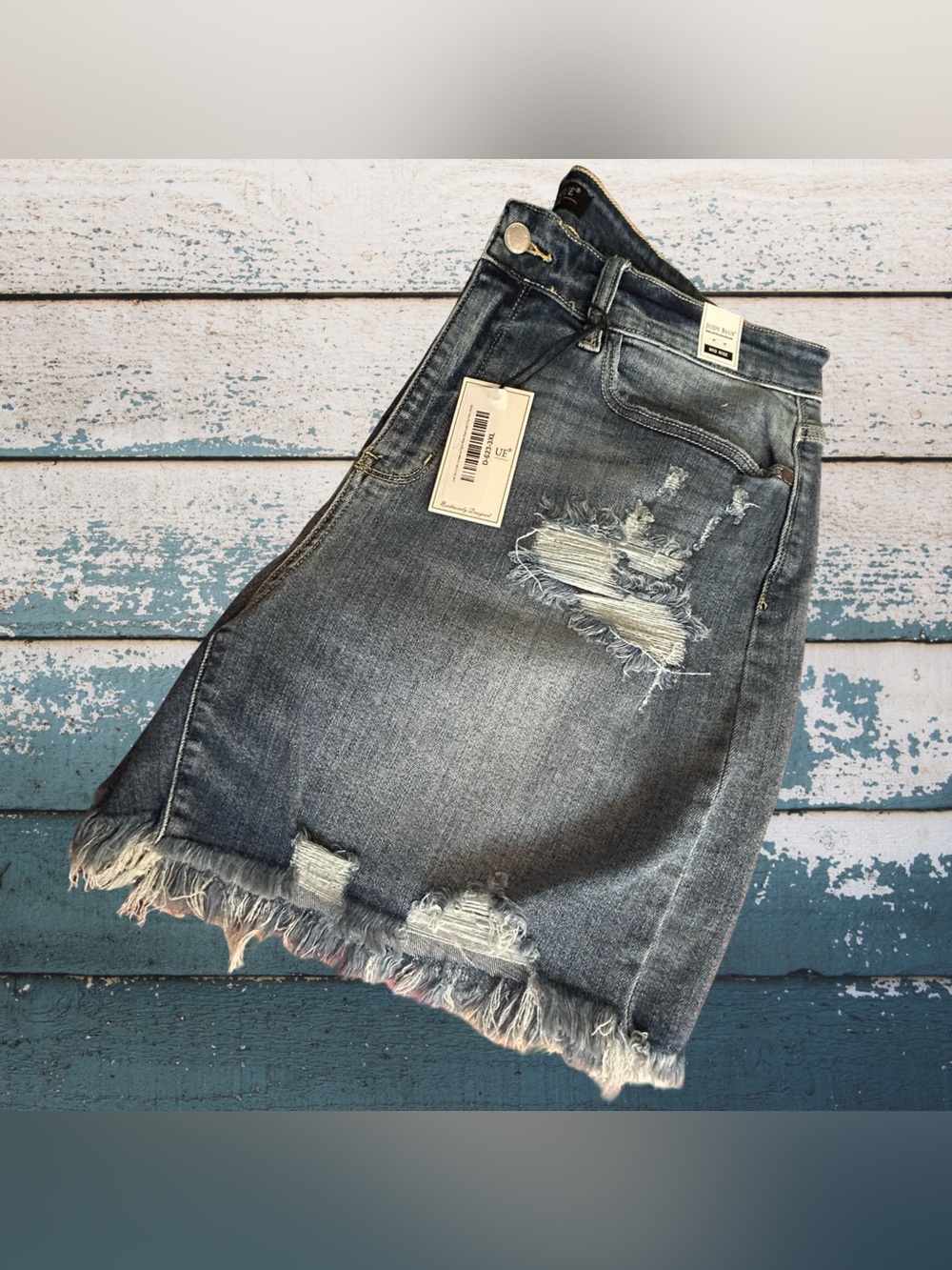 NWT! JUDY BLUE + SIZE SHORTS,MID RISE, DISTRESSED FRINGE HEM, SIZE 3X. MED BLUE. - Picture 7 of 16